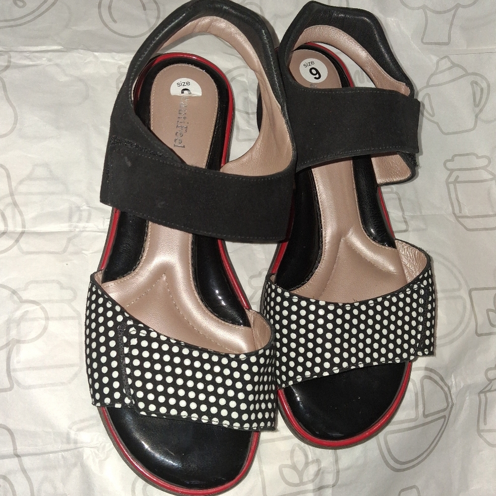 STUNNING VINTAGE "BEAUTIFEEL" SANDALS. SIZE 9 "ROMI".
